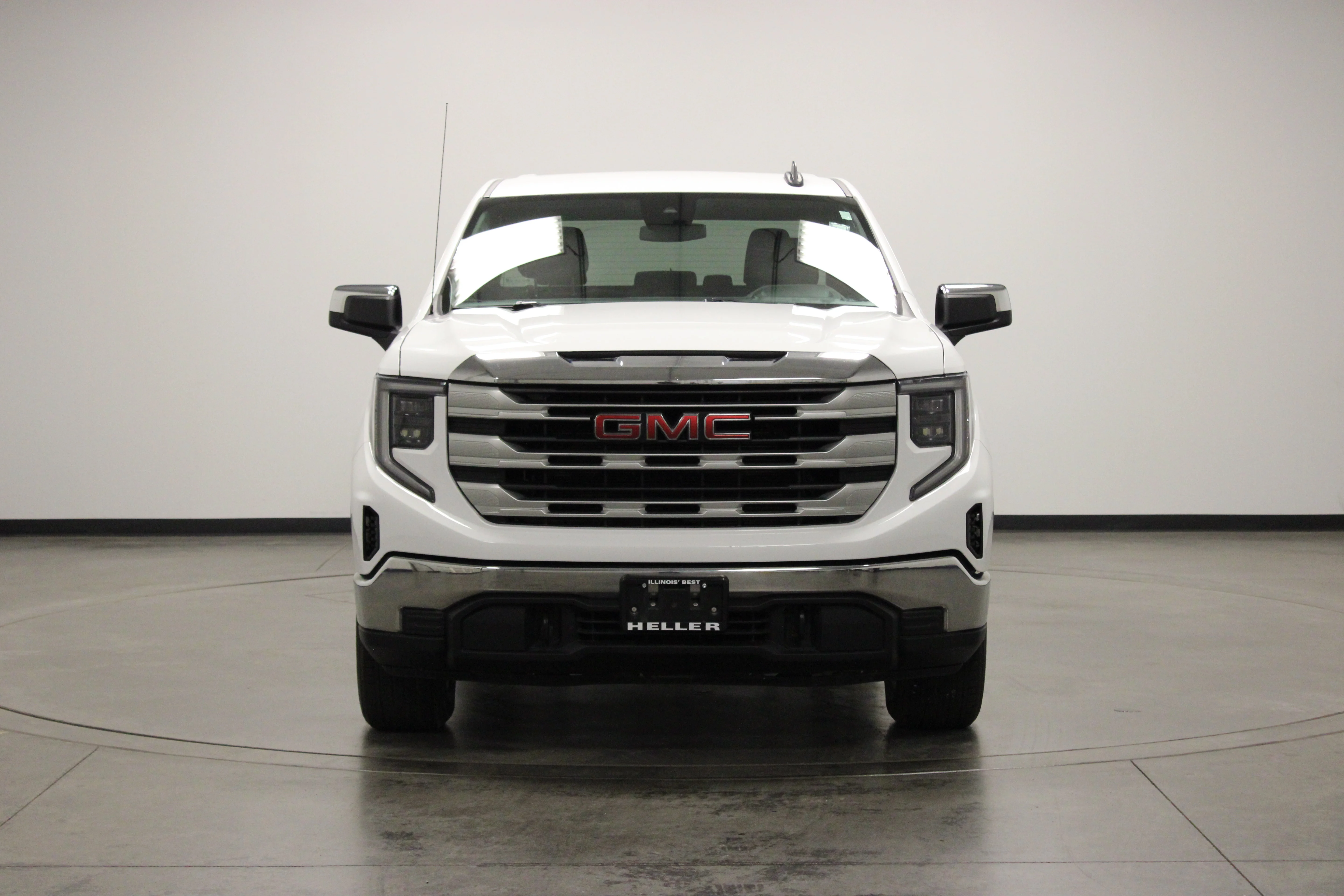 Used 2023 Summit White GMC SLE image 3