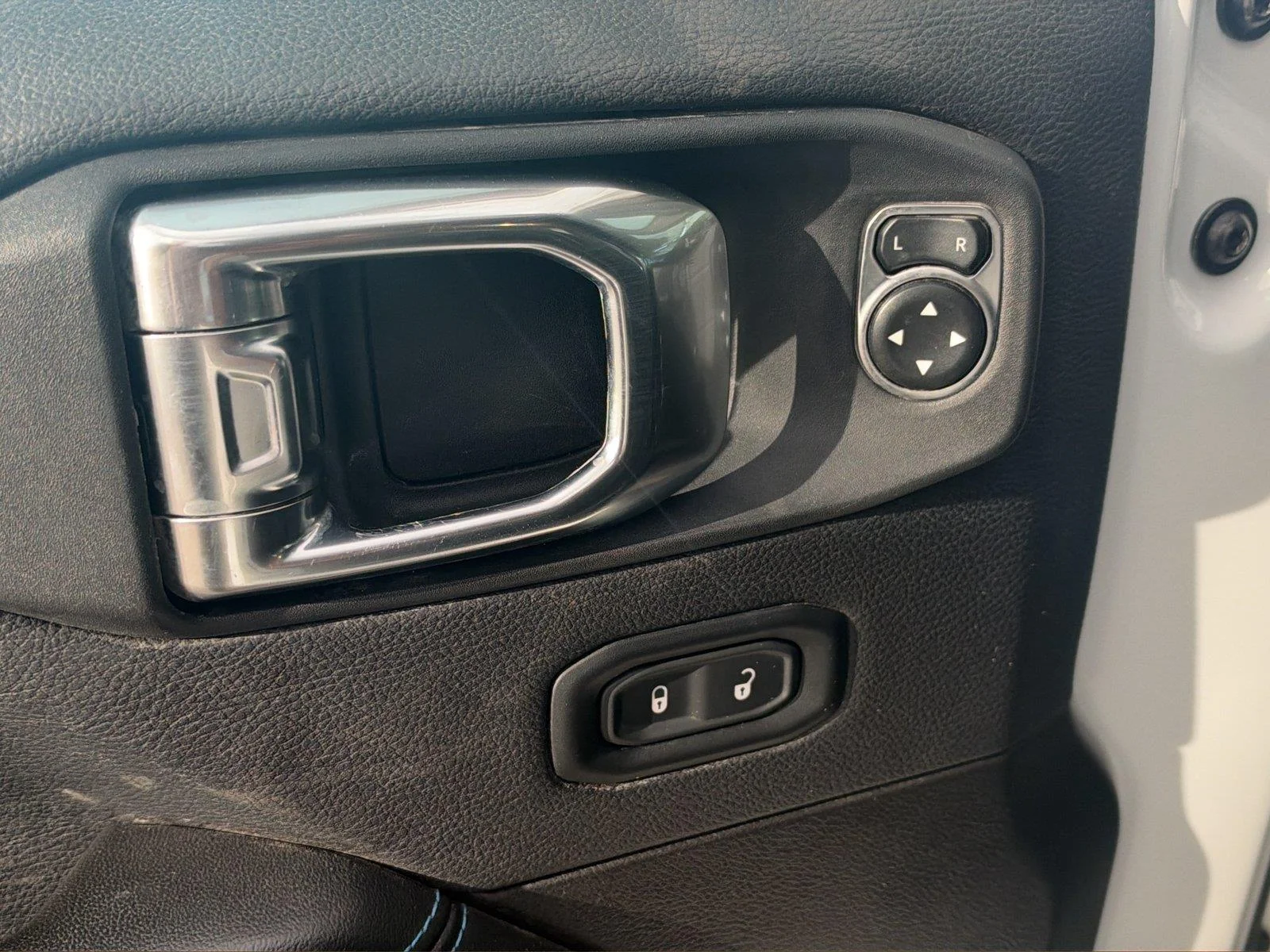 Used 2024 Bright White Clearcoat Jeep Rubicon X image 13