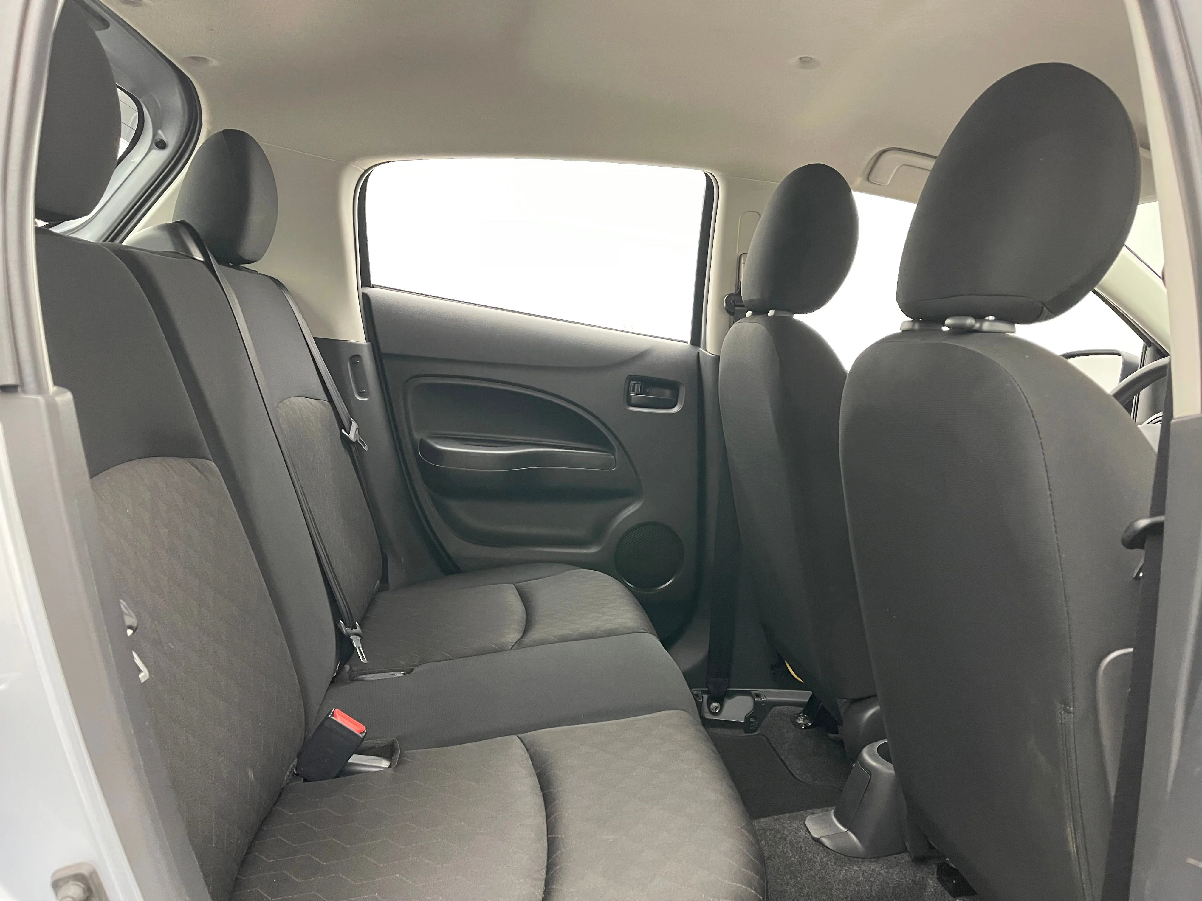 Used 2024 Silver Mitsubishi ES image 30