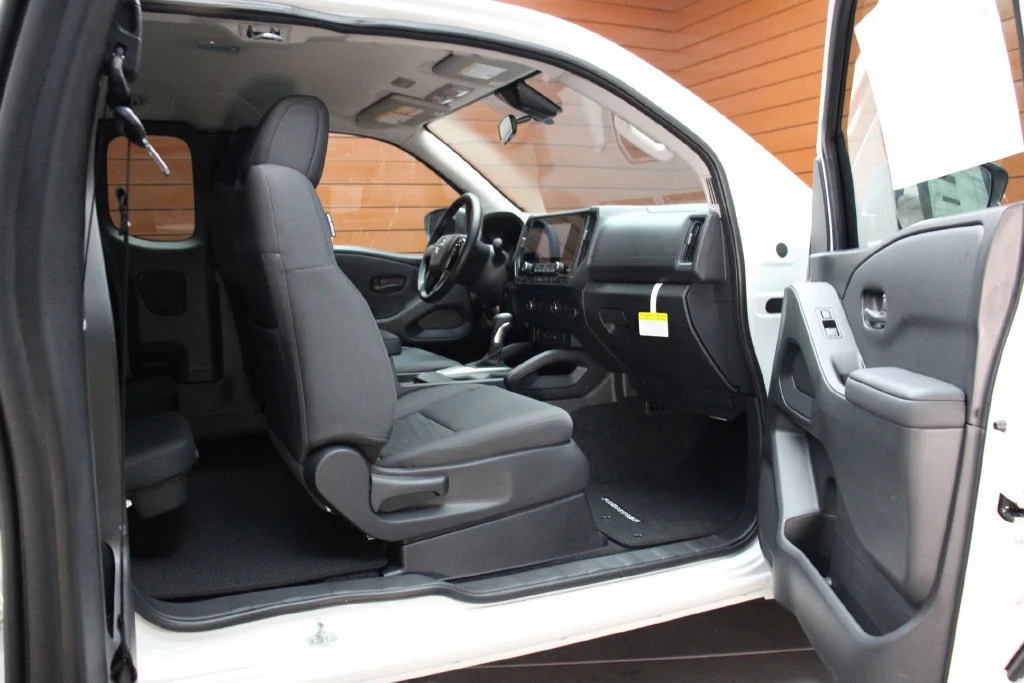 New 2027 Glacier White Nissan King Cab® S image 5
