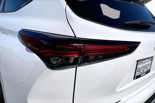 Certified Used 2024 WIND CHILL PEARL Toyota  image 28