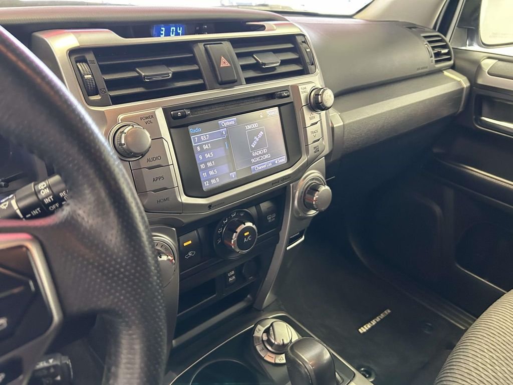 Used 2019 White Toyota SR5 image 22