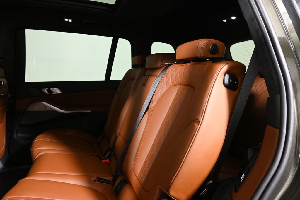 New 2027 Green Metallic BMW xDrive40i image 4