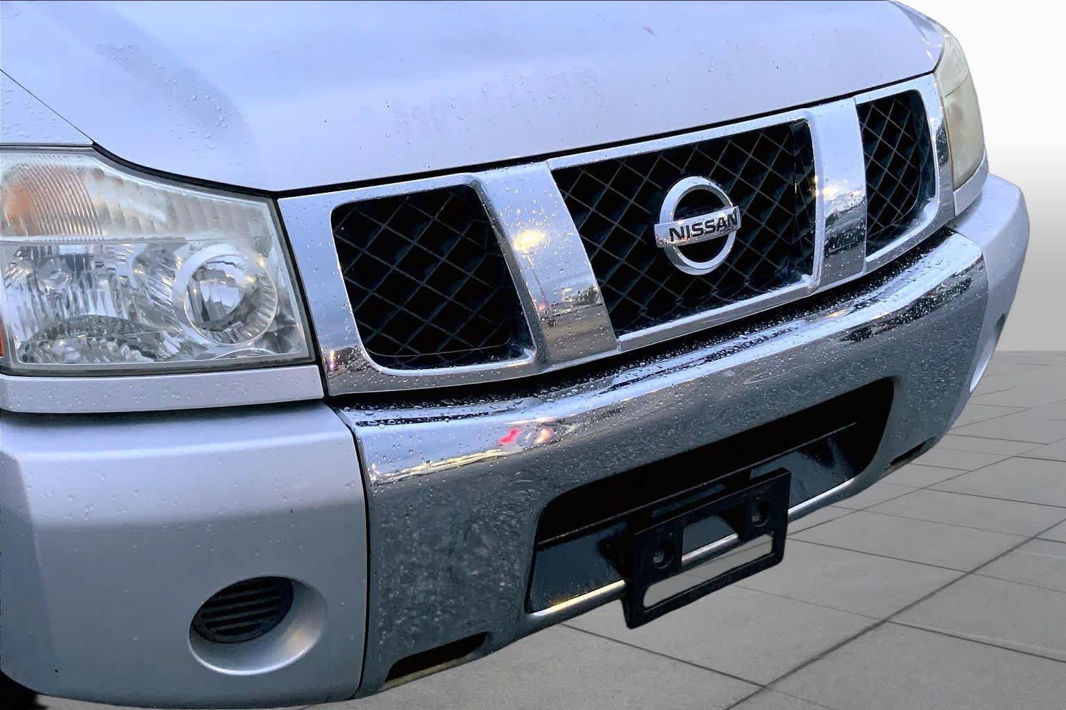 Used 2007 Radiant Silver Nissan SE image 24