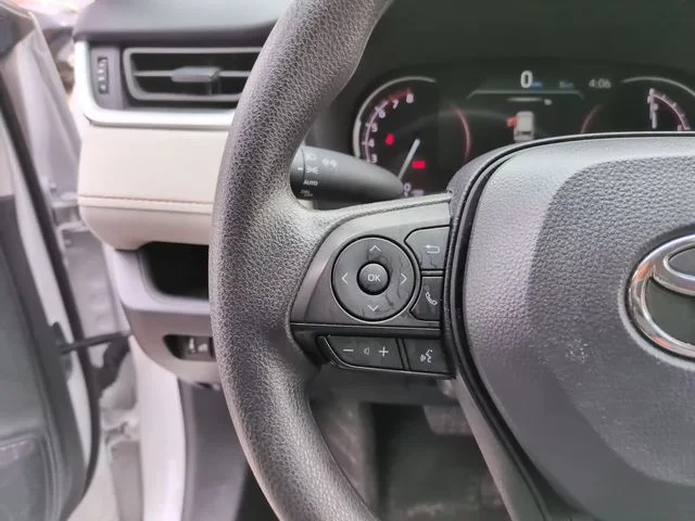 Used 2025 White Toyota XLE image 15