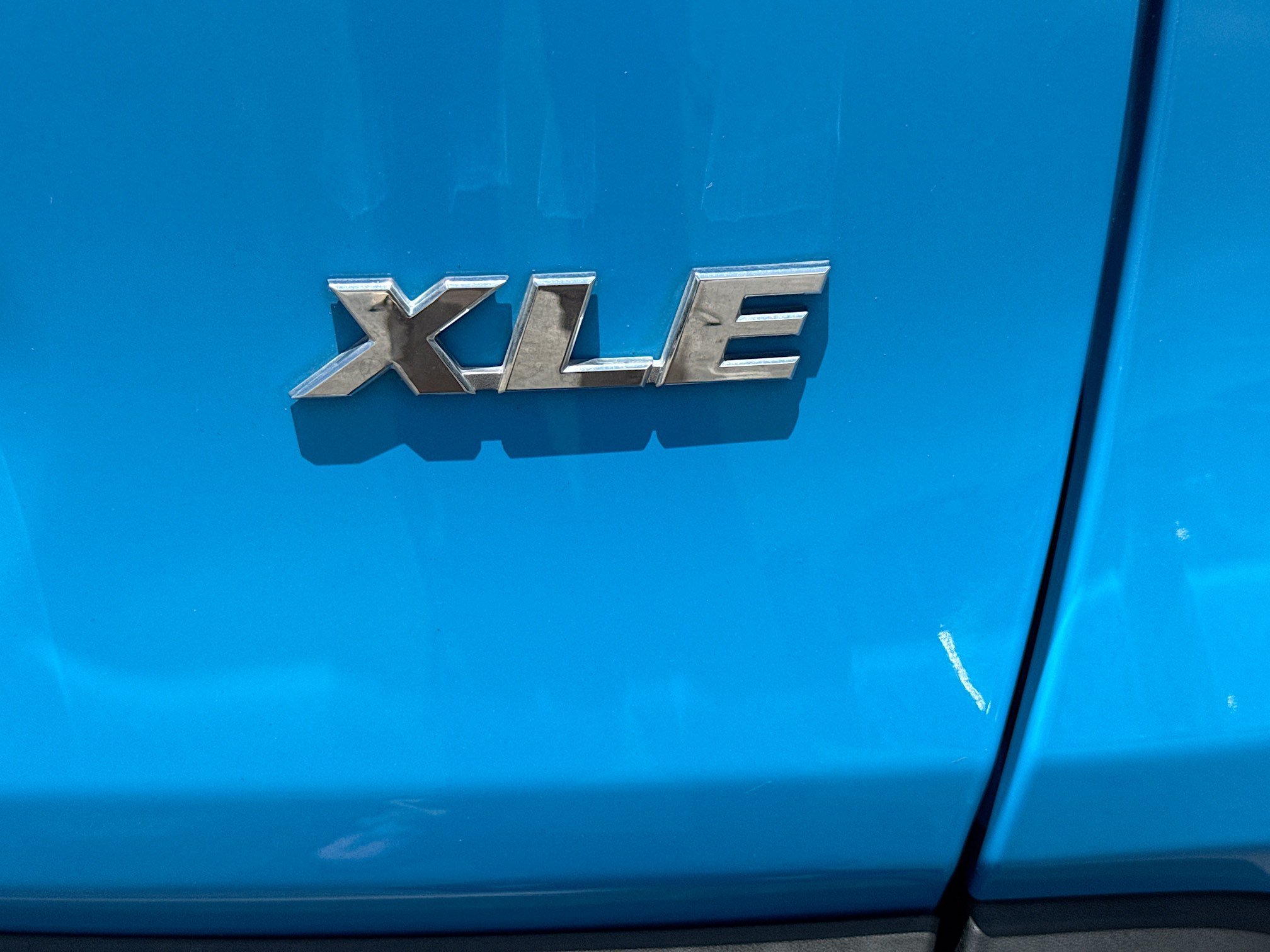 Used 2019 Blue Flame Toyota XLE image 11