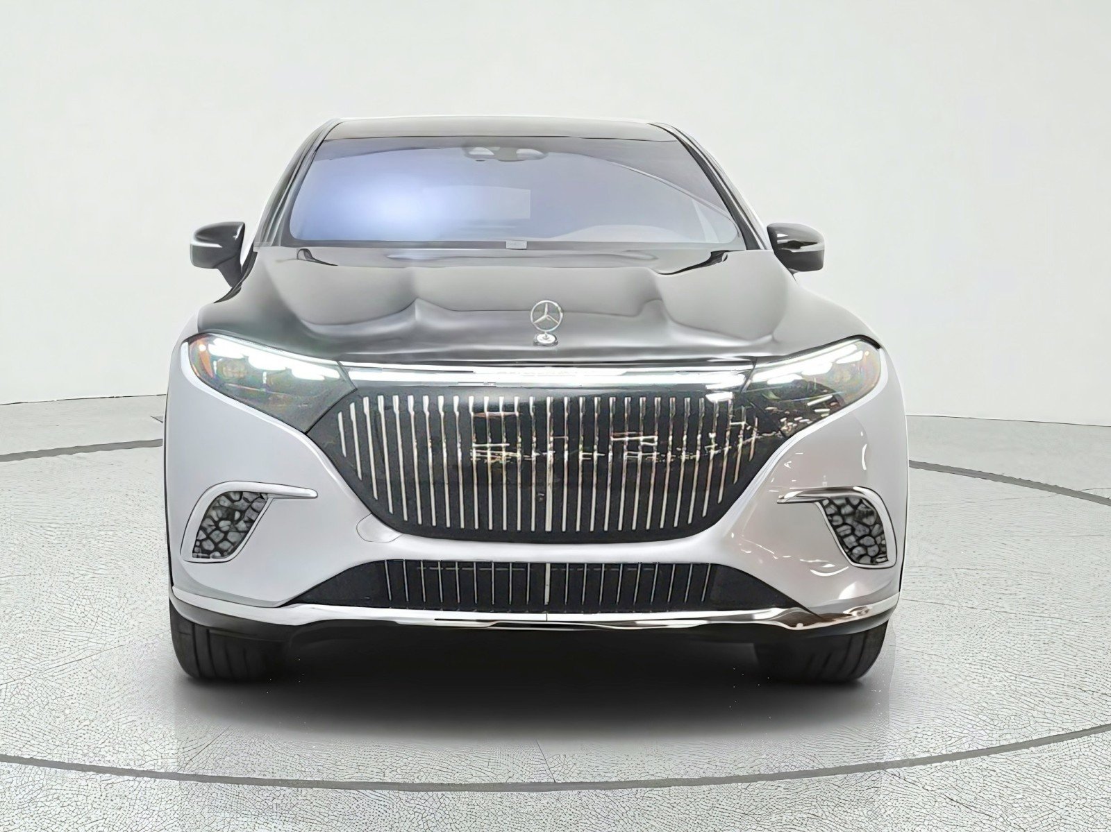 Certified Used 2024 Obsidian Black/Cirrus Silver Mercedes-Benz Maybach EQS 680 4MATIC® SUV image 2
