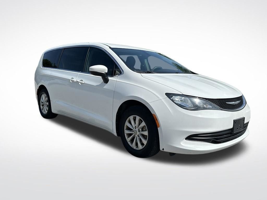 Used 2017 White Chrysler Touring image 9