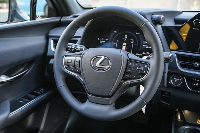 2026 Lexus UX Hybrid 300h F Sport Design - Photo 15