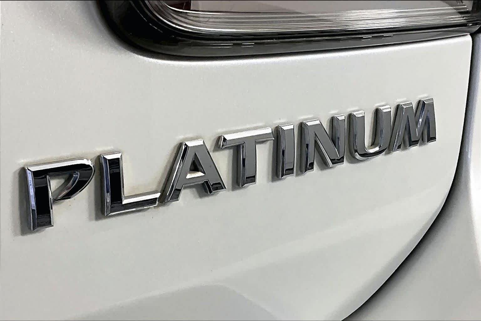 Used 2017 Pearl White Nissan Platinum image 10