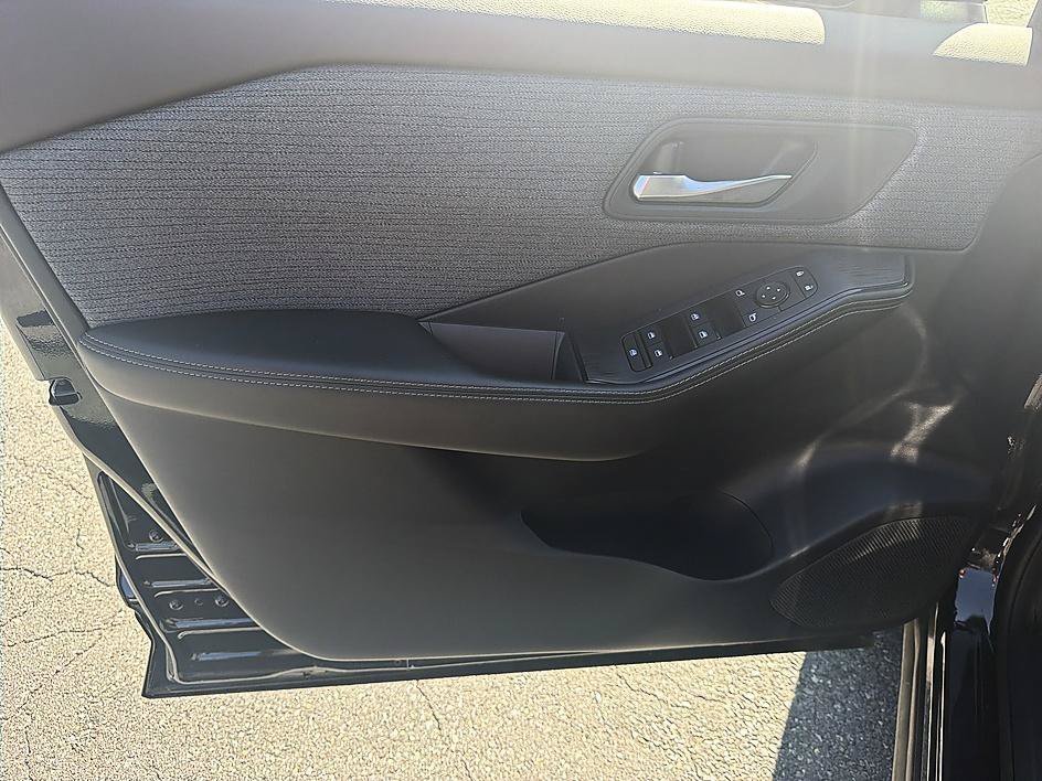 Used 2021 Black Nissan SV image 9