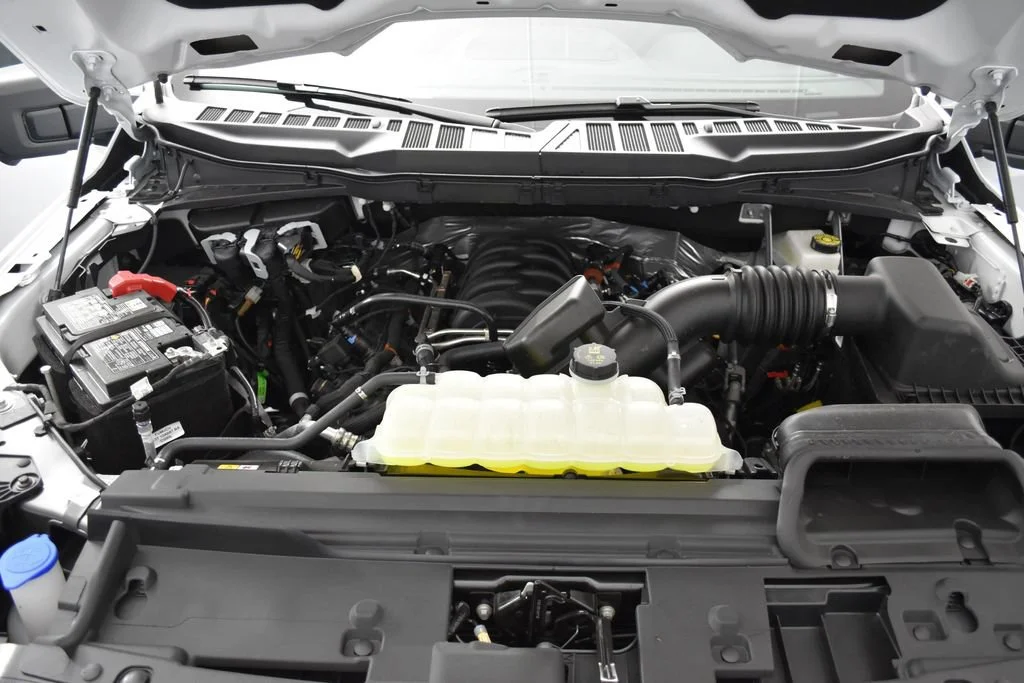 New 2026 Oxford White Ford XLT image 36