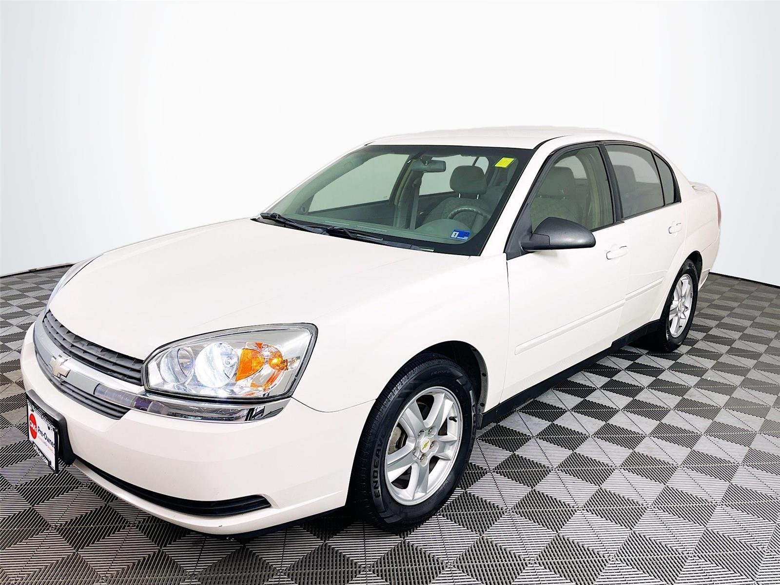 Used 2005 White Chevrolet LS image 3