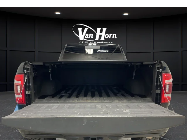 Used 2023 Diamond Black Ram Limited image 37