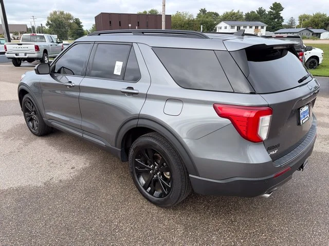 Used 2023 Gray Metallic Ford XLT image 3