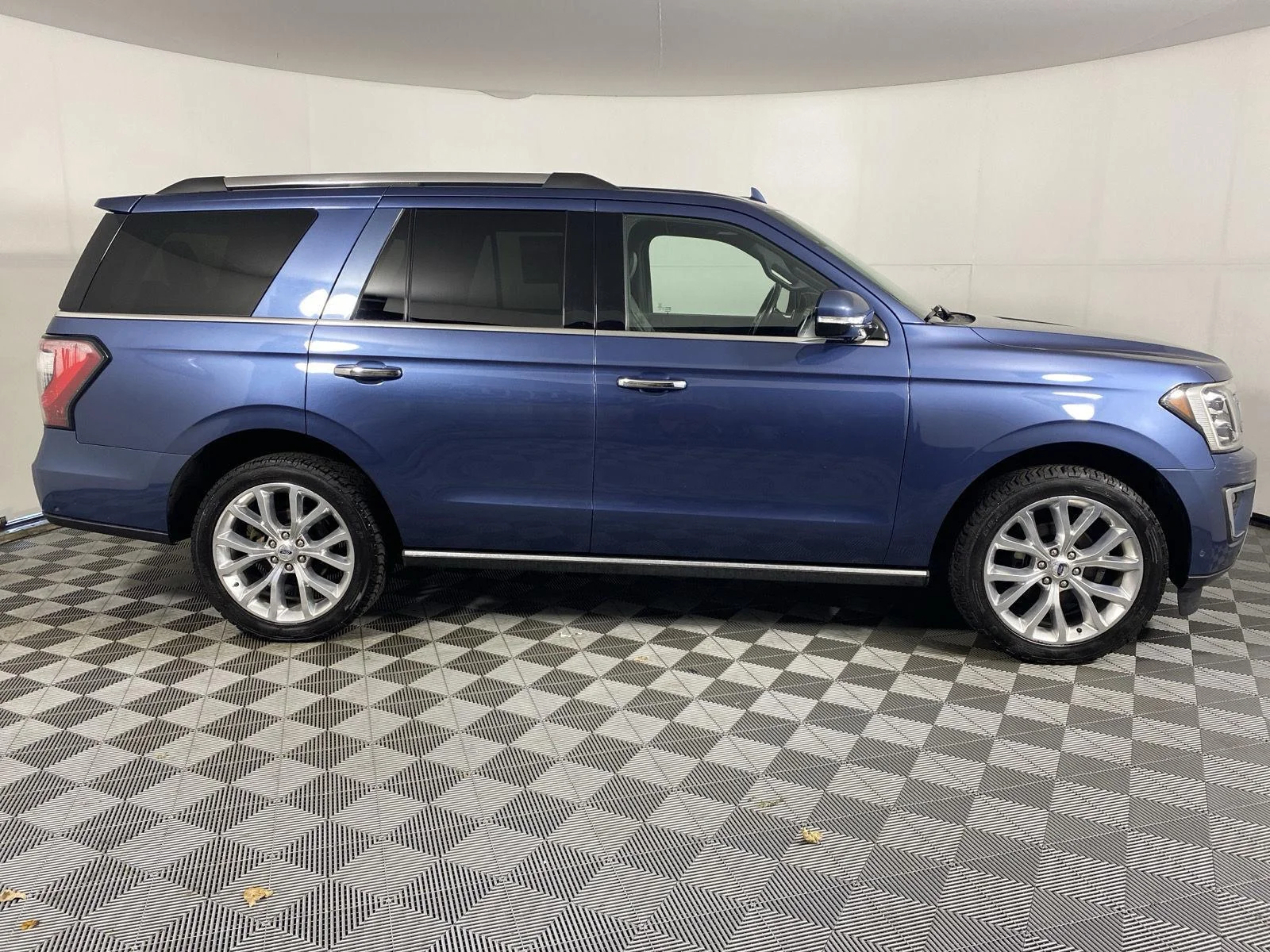 Used 2018 Blue Ford Limited image 10