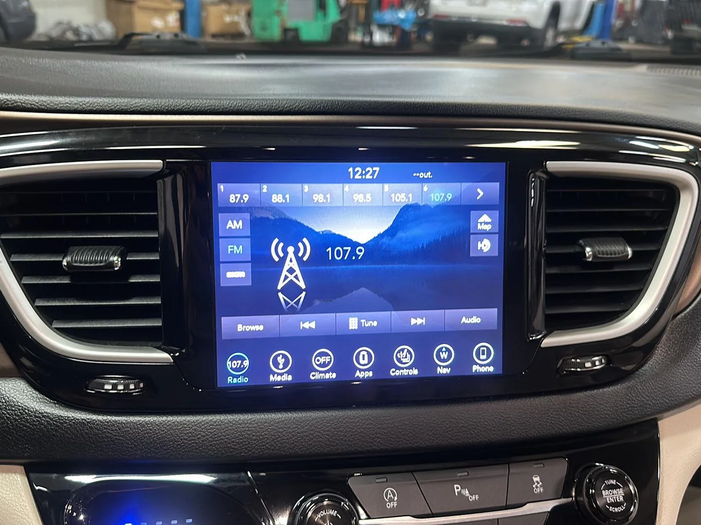 Used 2019 Velvet Red Pearlcoat Chrysler Touring L image 20