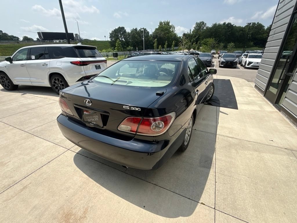 Used 2004 Blue Onyx Pearl Lexus 330 image 6