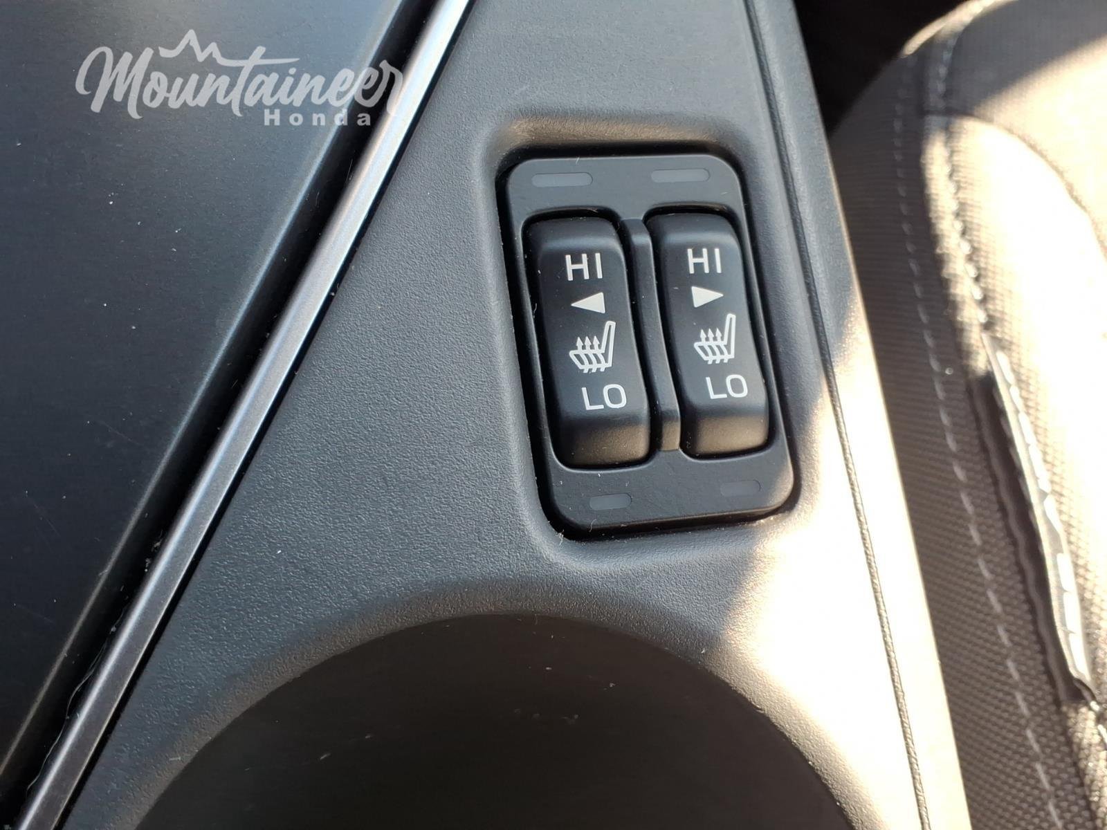 Used 2025 Sapphire Blue Pearl Subaru Premium image 38
