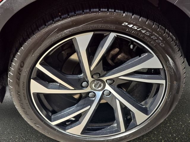 Used 2019 Red Volvo R-Design image 35