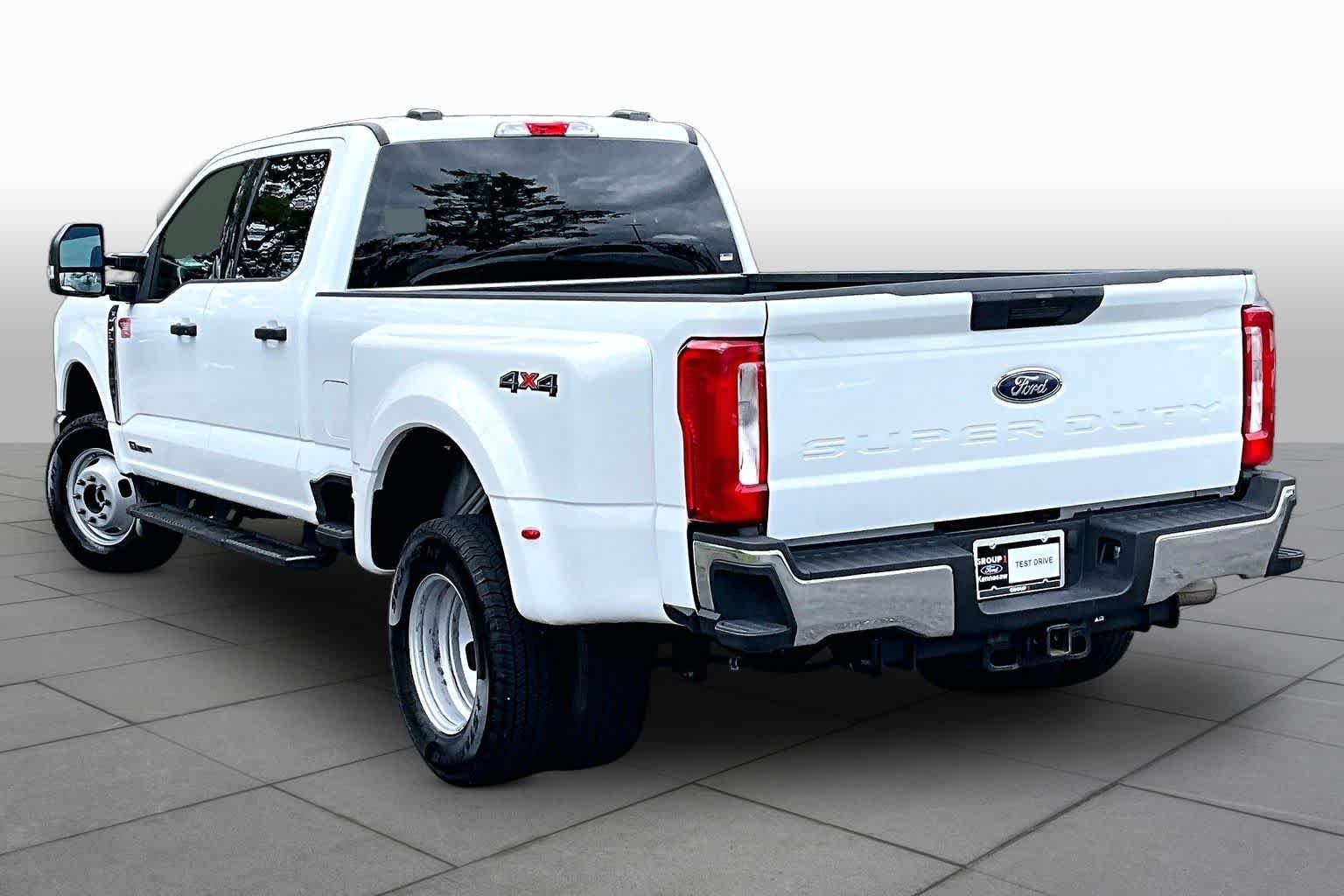 Used 2026 Oxford White Ford XLT image 12