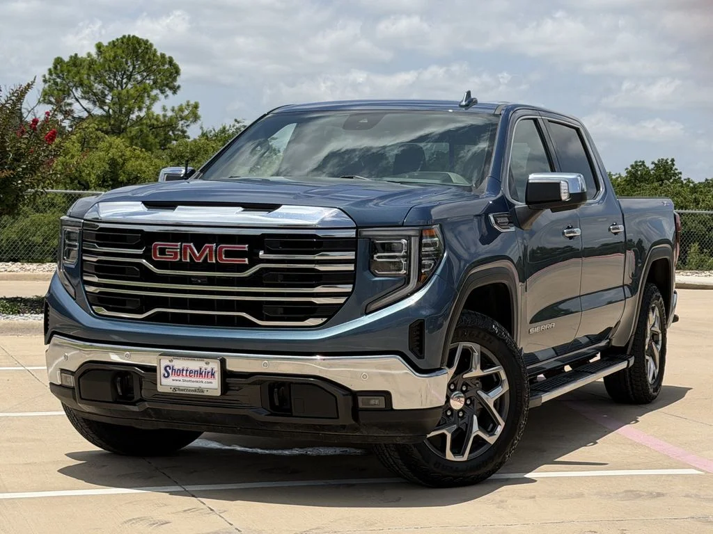 Used 2024 Blue GMC SLT image 2