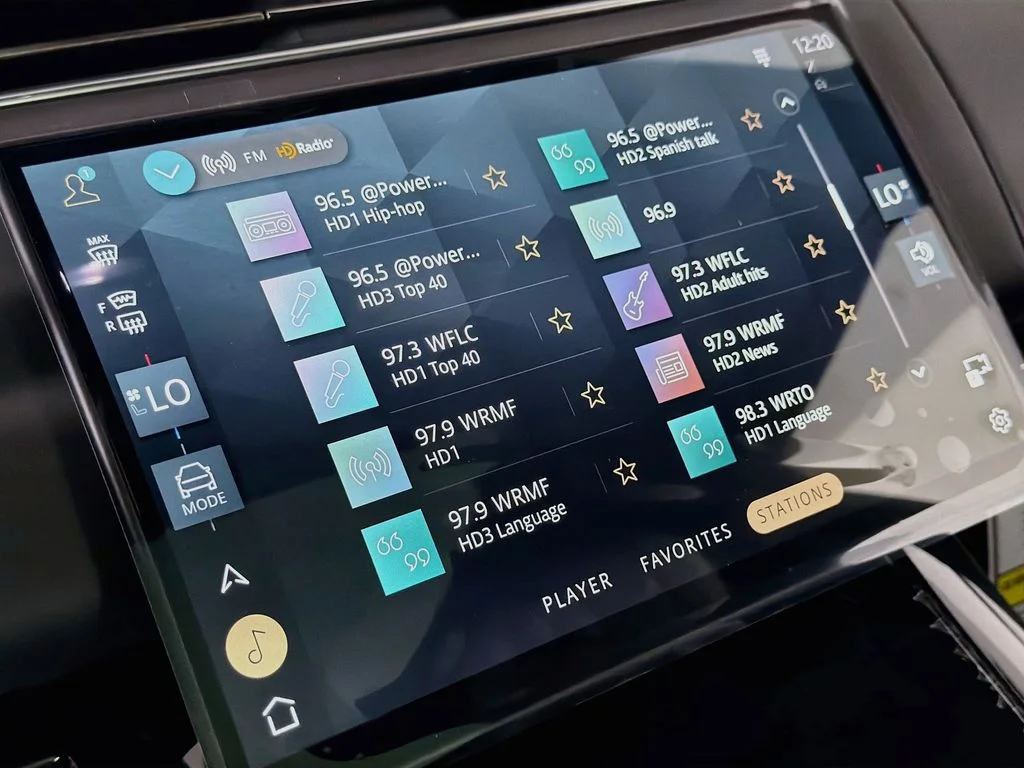 New 2027 Santorini Black Land Rover Dynamic SE image 15