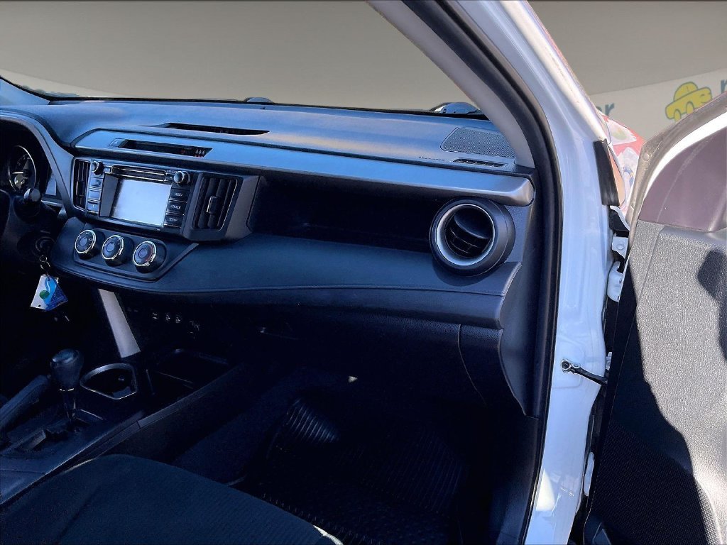 Used 2018 White Toyota LE image 13
