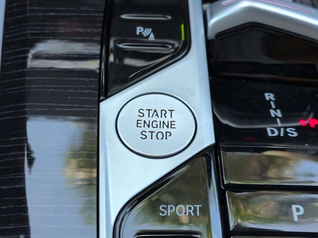 New 2026 Alpine White BMW xDrive40i image 29