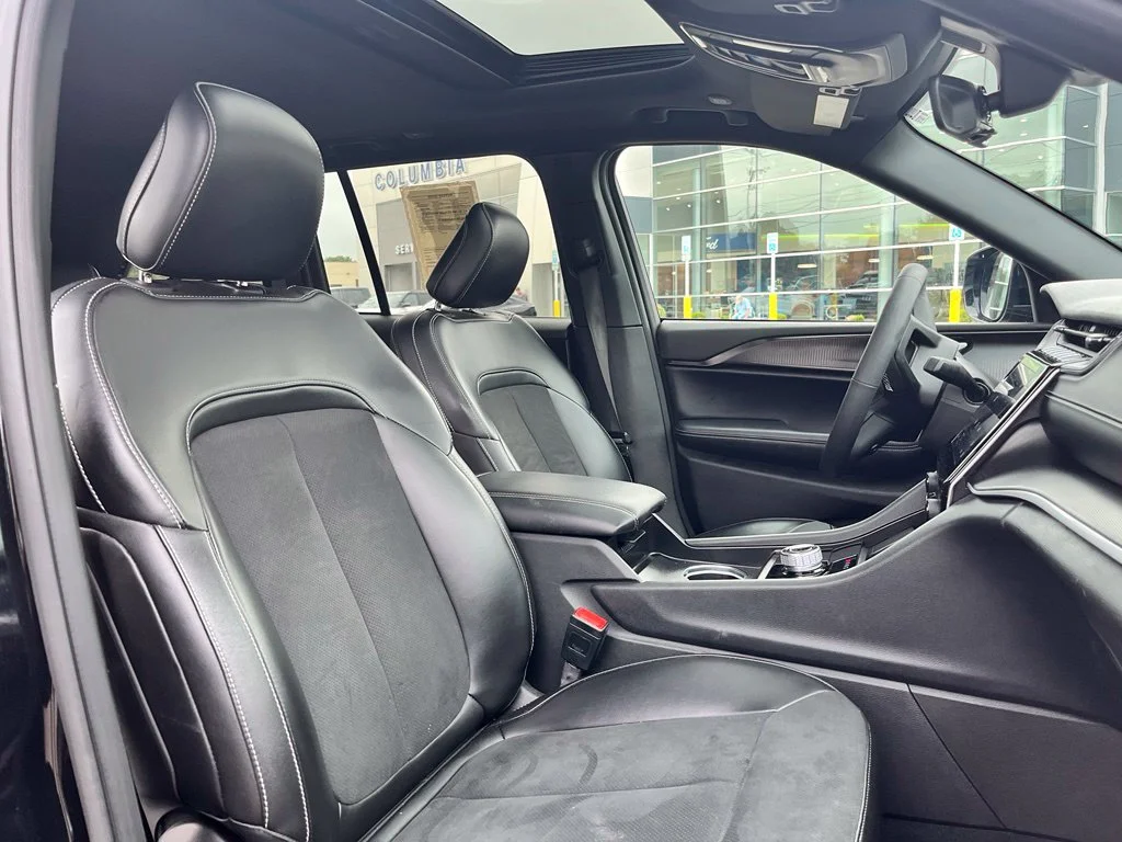 Used 2025 Black Jeep Altitude X image 14