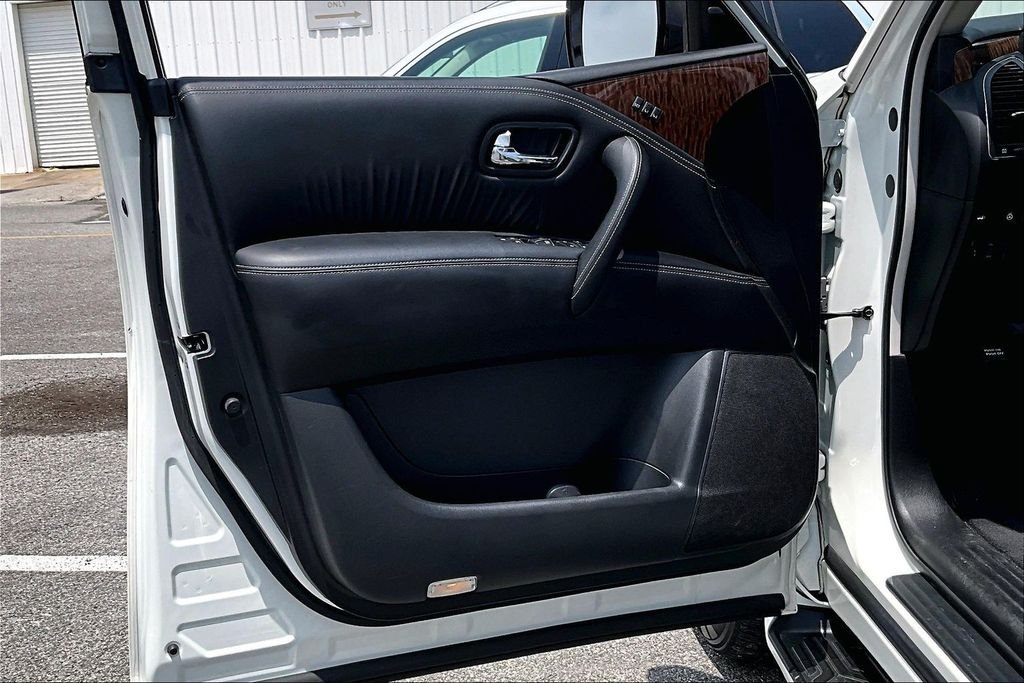 Used 2019 White Nissan Platinum image 16