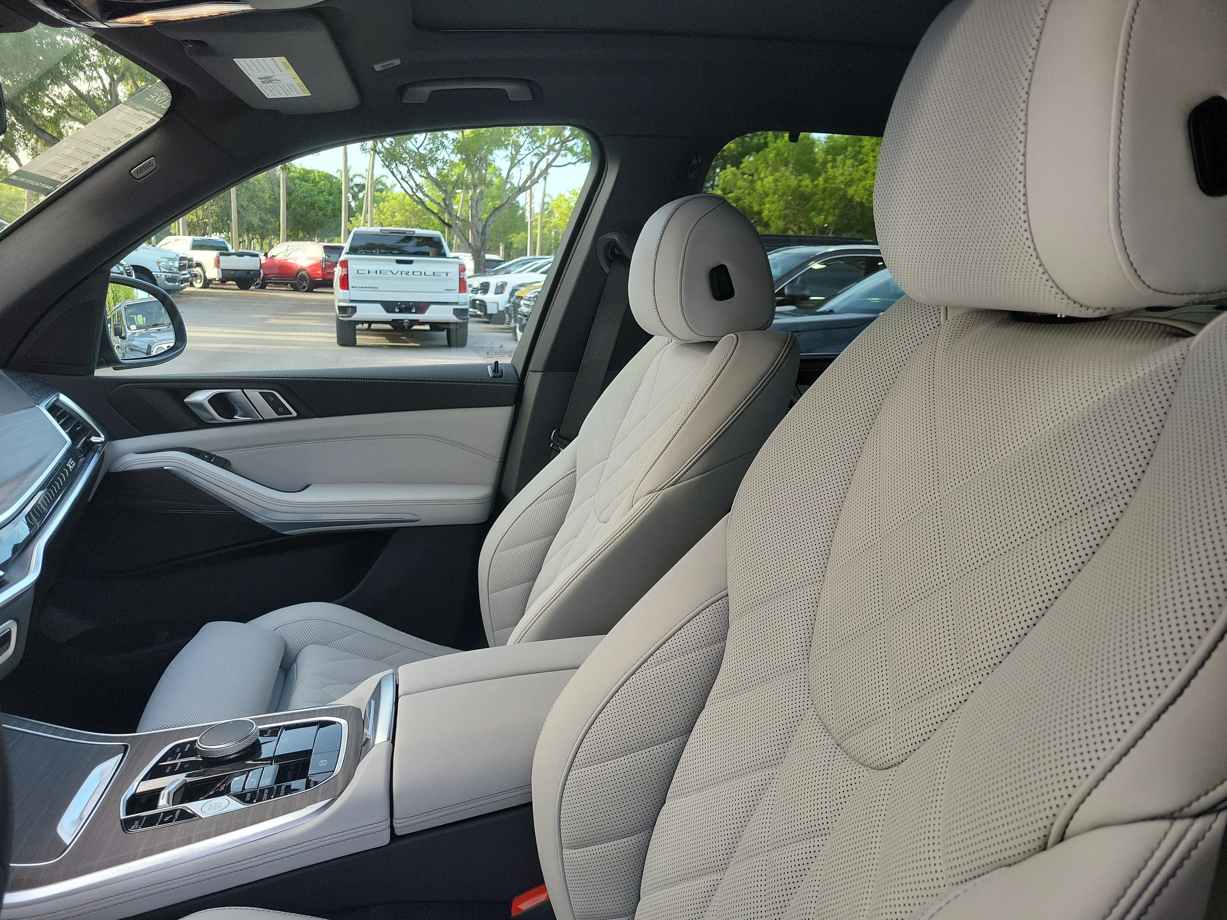 Used 2024 Manhattan Green Metallic BMW sDrive40i image 11