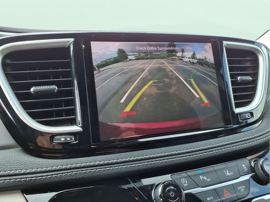 Used 2022 Red Chrysler Touring L image 30
