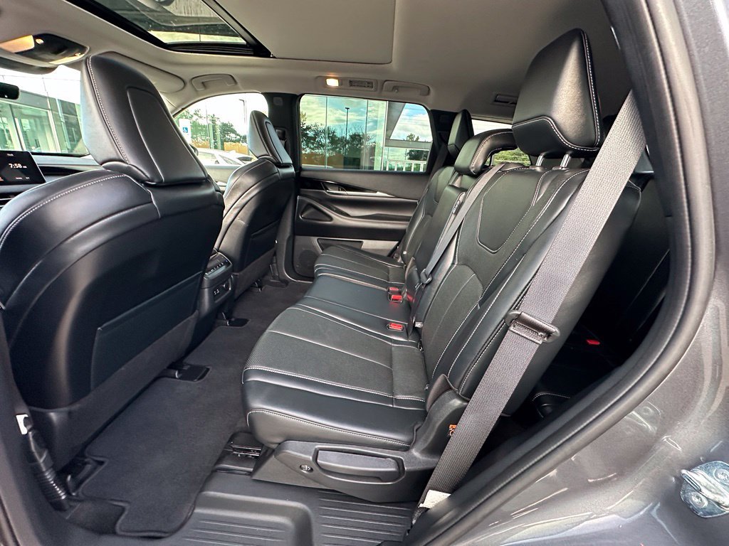 Used 2023 Gray INFINITI PURE image 26