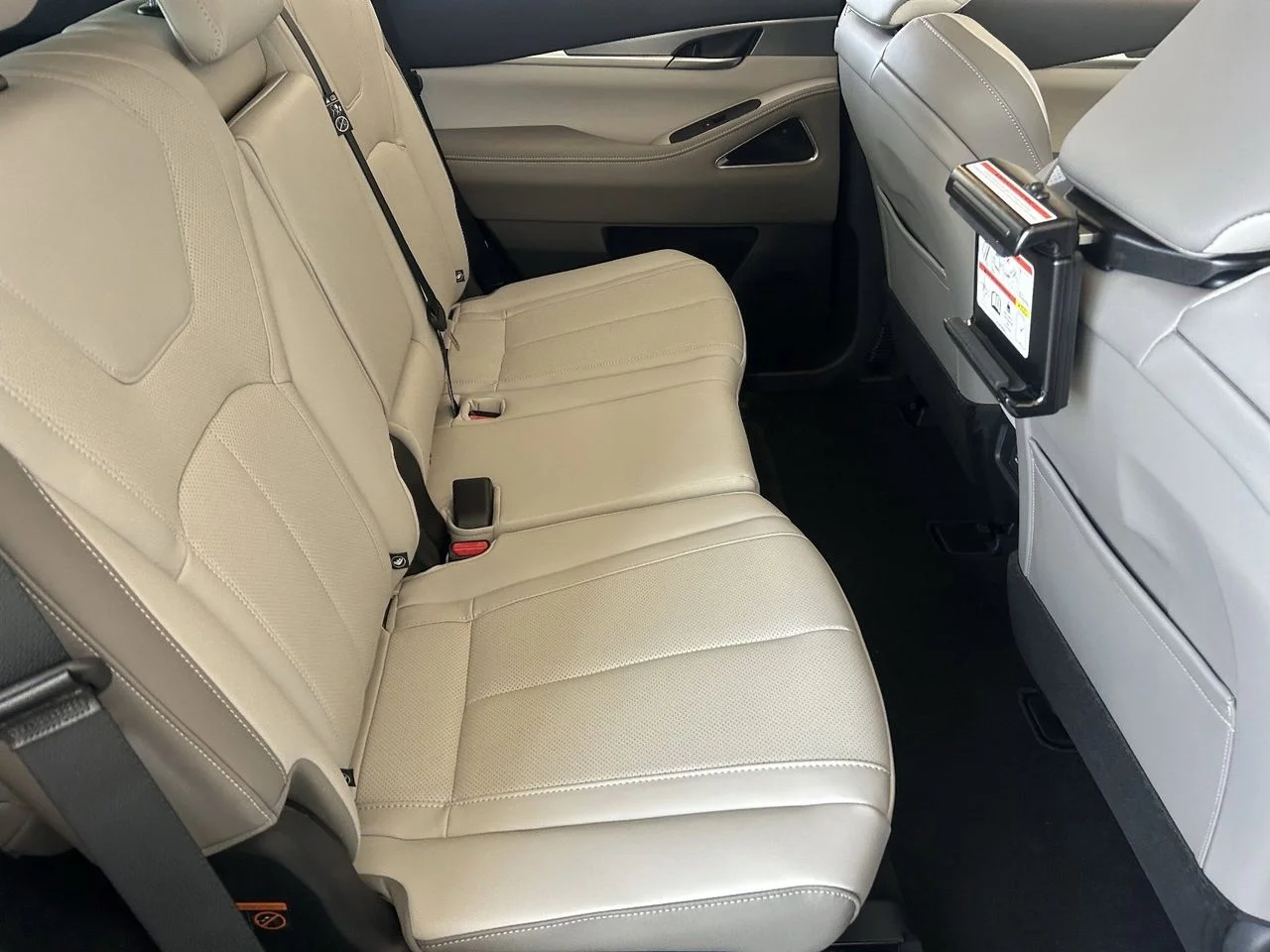 New 2027 GRAPHITE SHADOW INFINITI Luxe AWD image 12