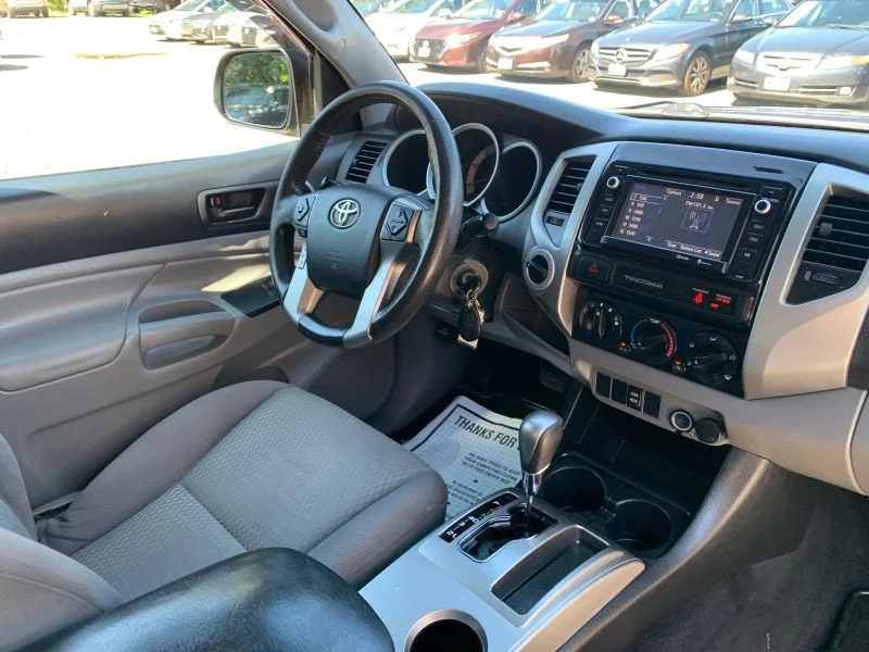 Used 2015 Gray Toyota Pickup 4D 6 ft image 33