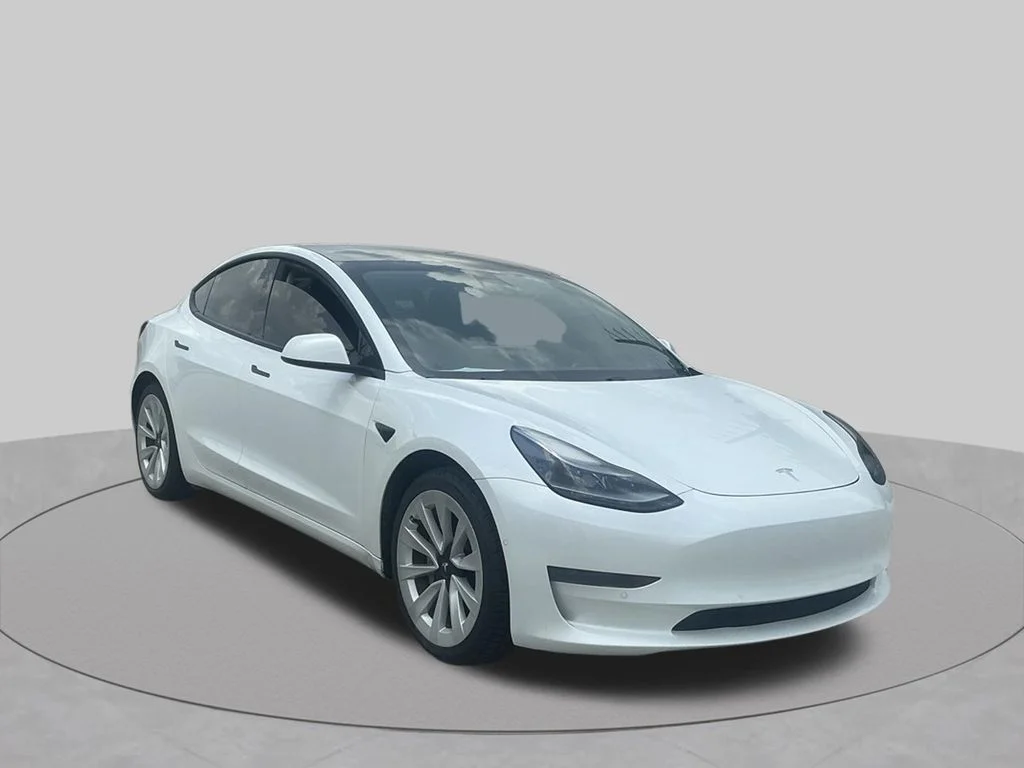 Used 2021  Tesla Standard Range Plus image 13