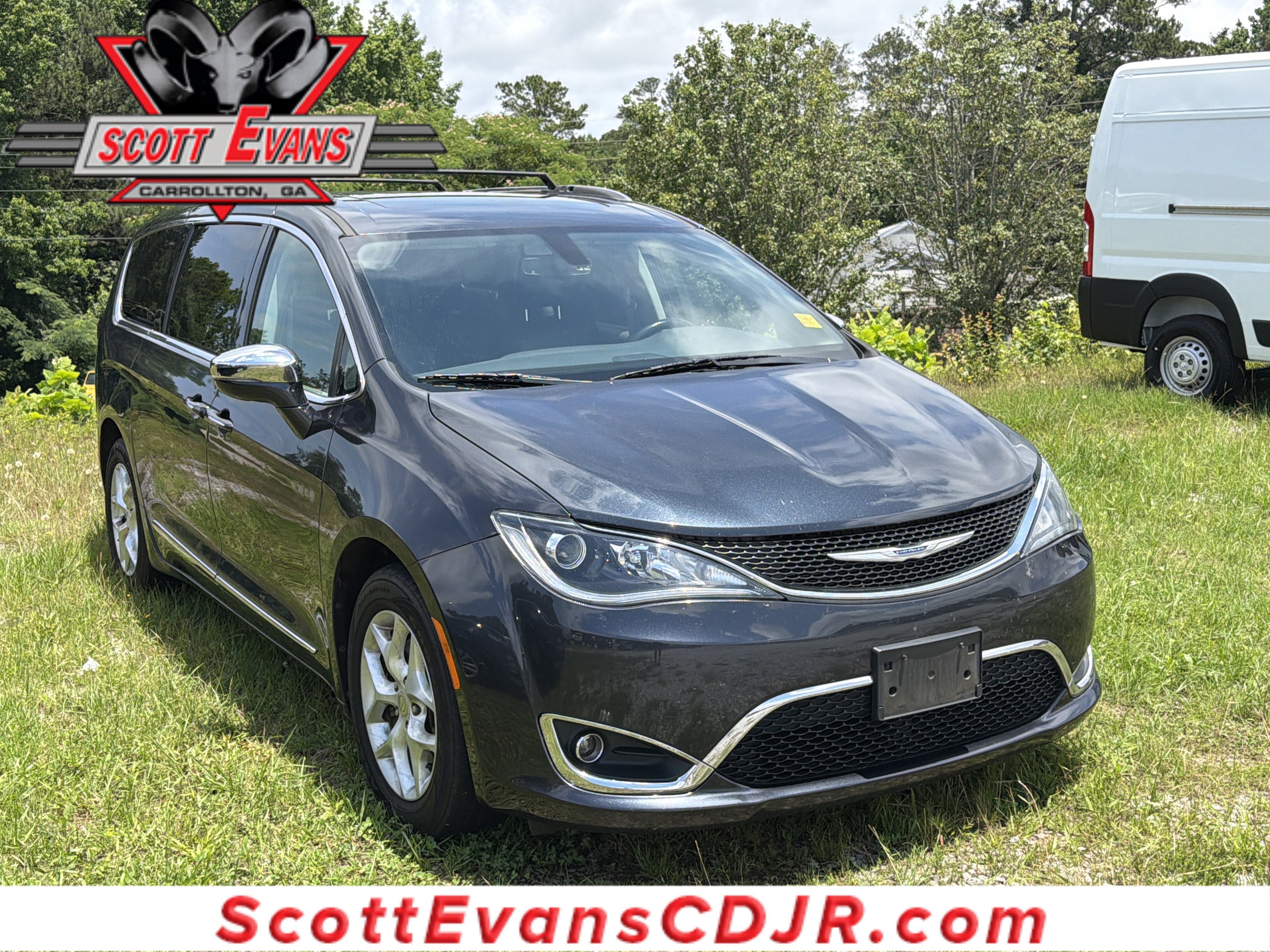 2020 Chrysler Pacifica Limited's photo