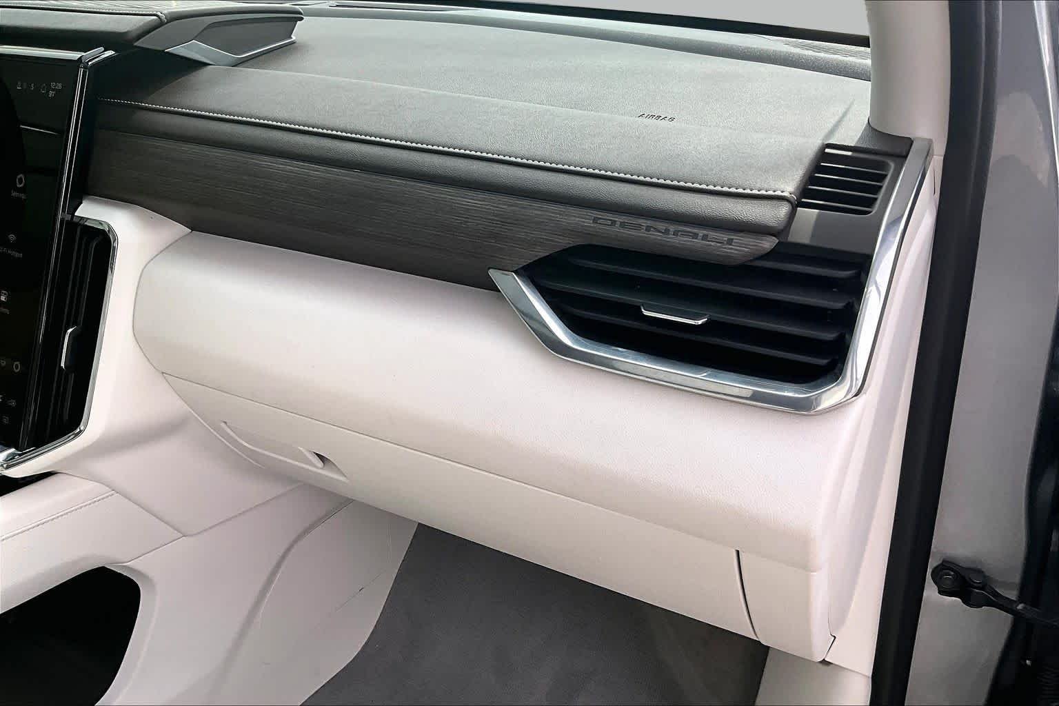 Used 2024 Sterling Metallic GMC FWD Denali image 19
