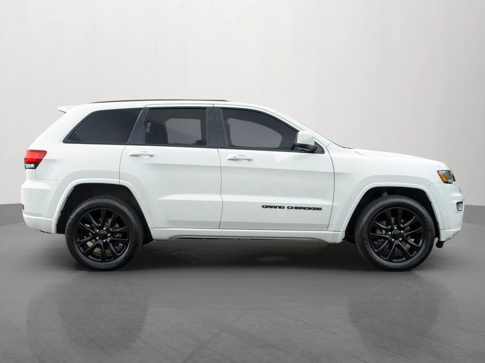 Used 2019 Bright White Clearcoat Jeep Altitude image 8
