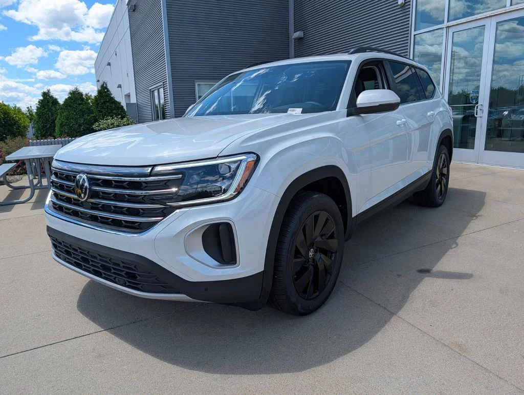 New 2026 White Volkswagen 2.0T SE w/Technology image 7