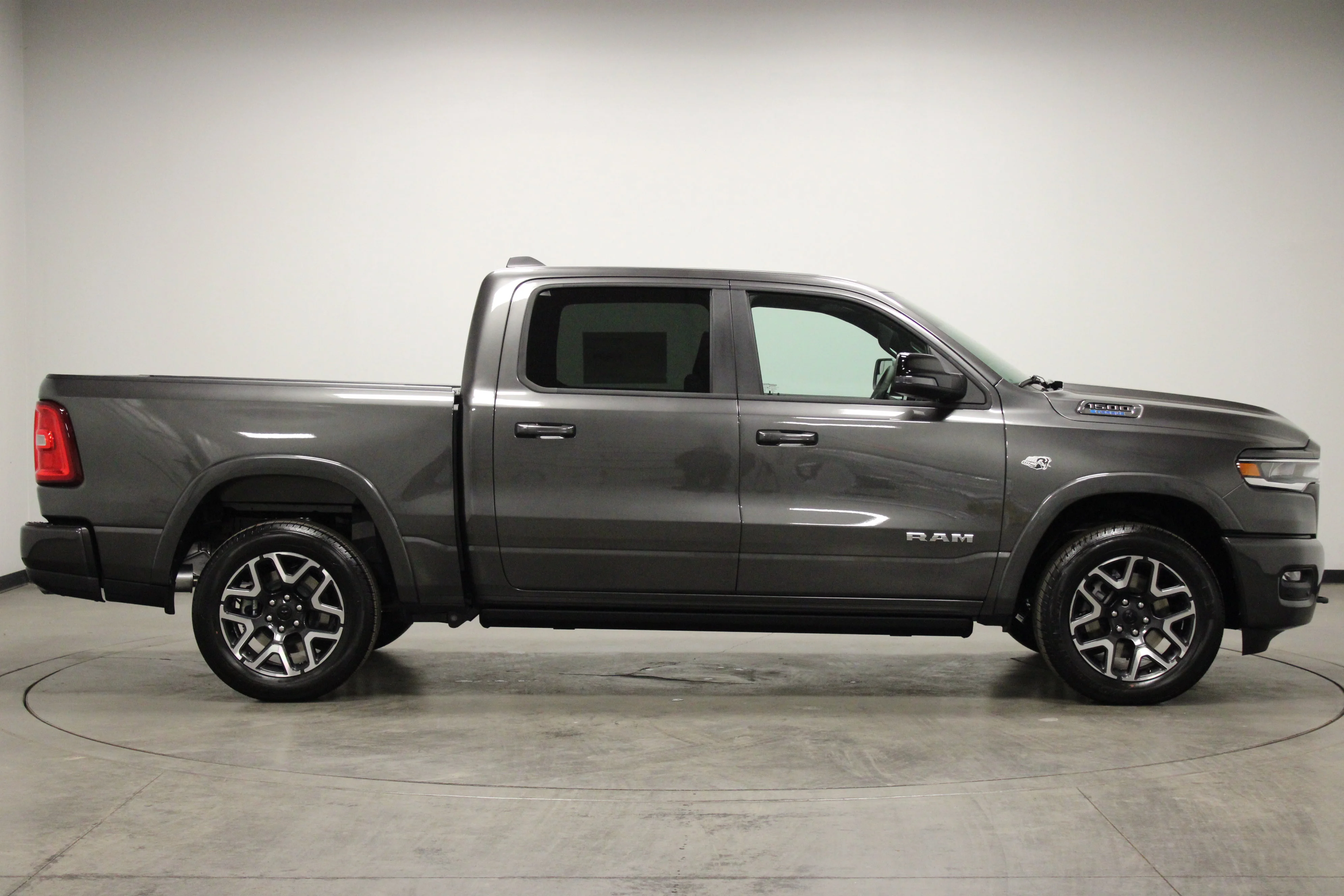 New 2026 Granite Crystal Metallic Clear-Coat Exterior Paint RAM Laramie image 9