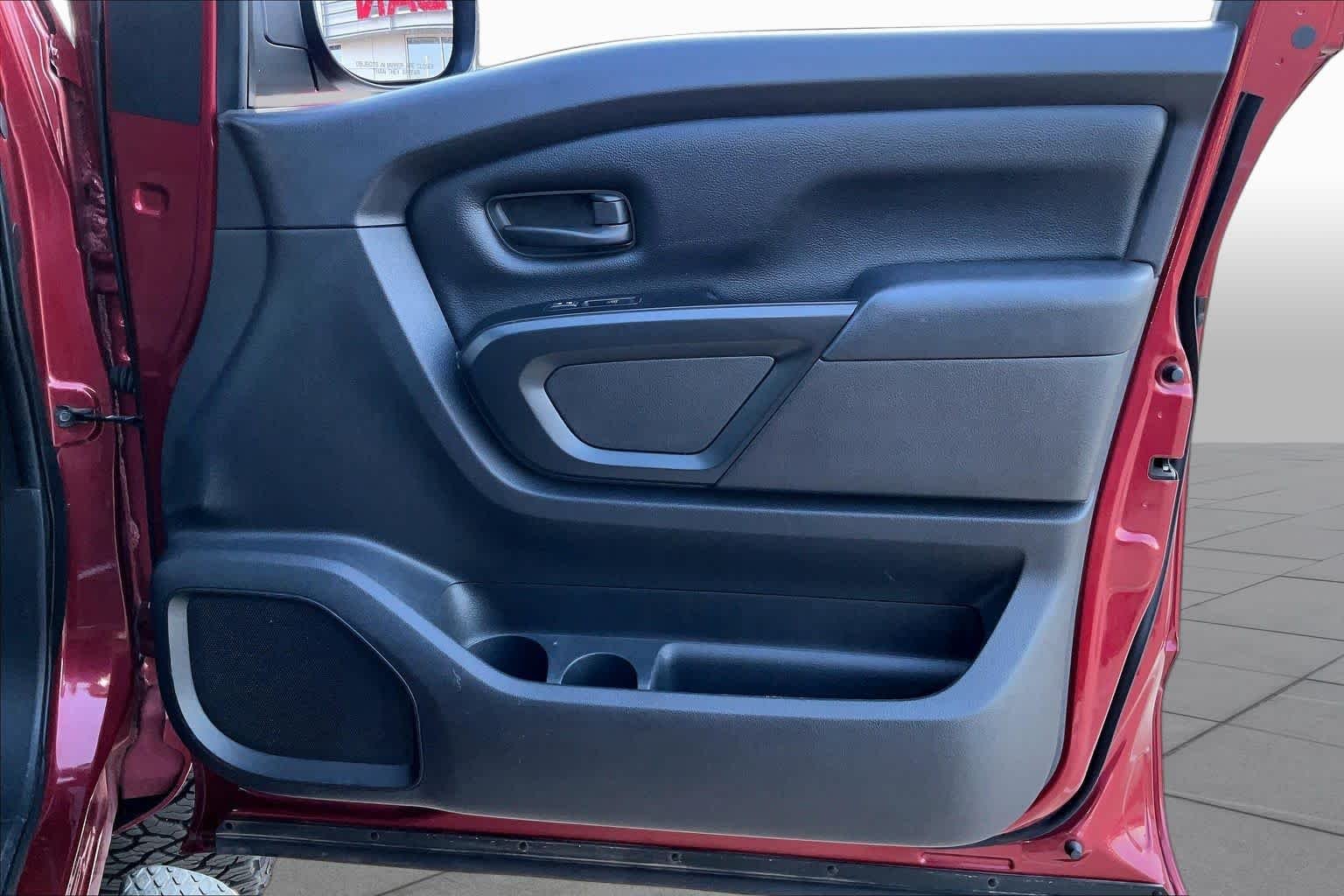 Used 2018 Cayenne Red Nissan S image 29
