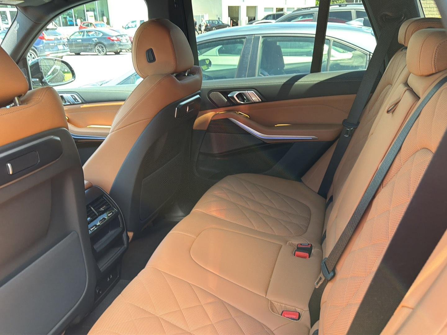 Used 2026  BMW xDrive40i image 5