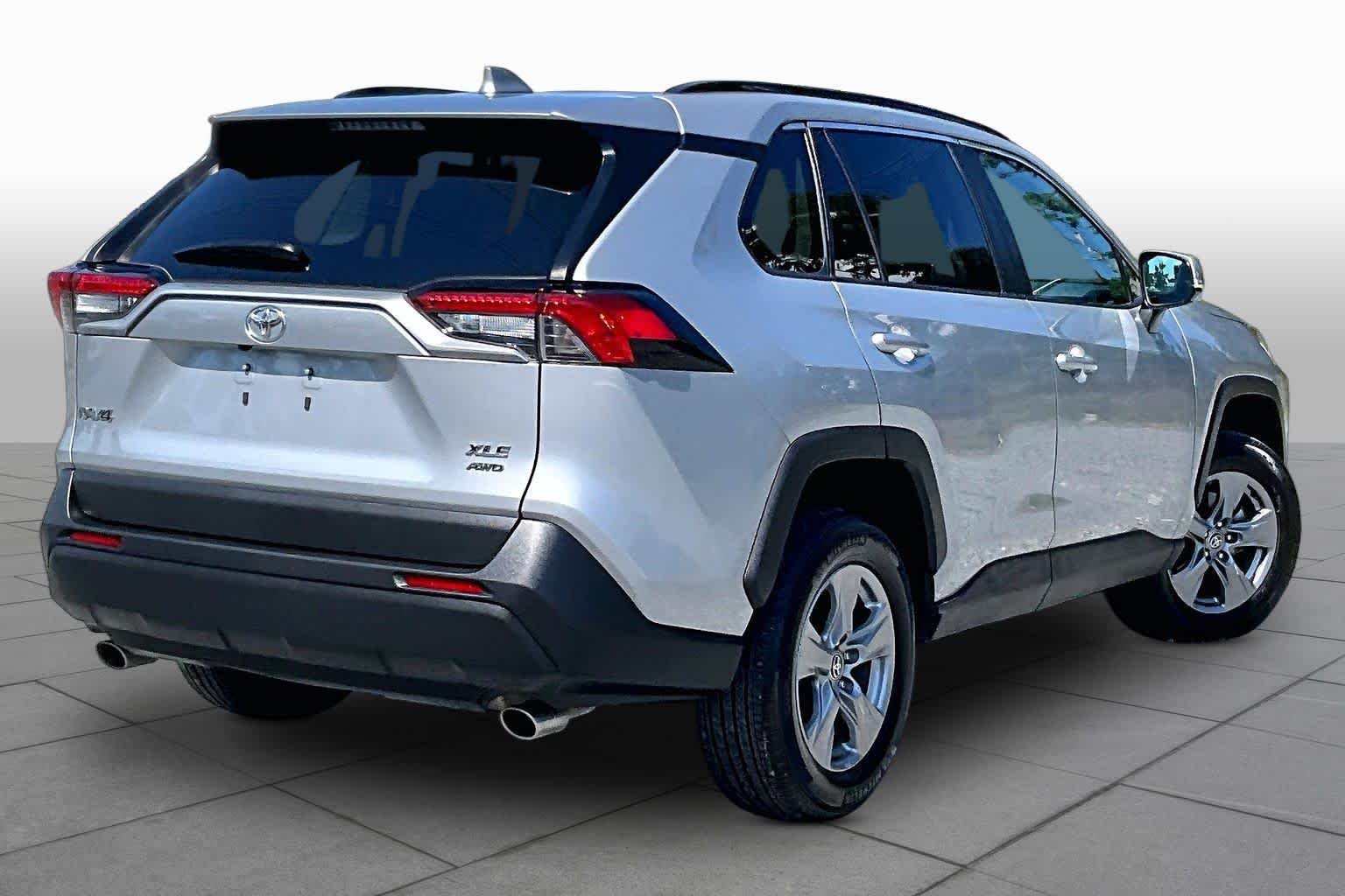 Used 2025 Silver Sky Metallic Toyota XLE image 13