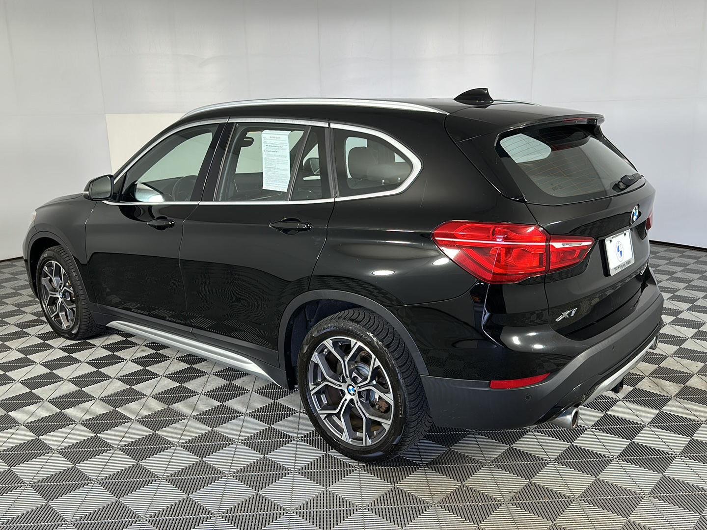 Used 2021 Jet Black BMW xDrive28i image 23