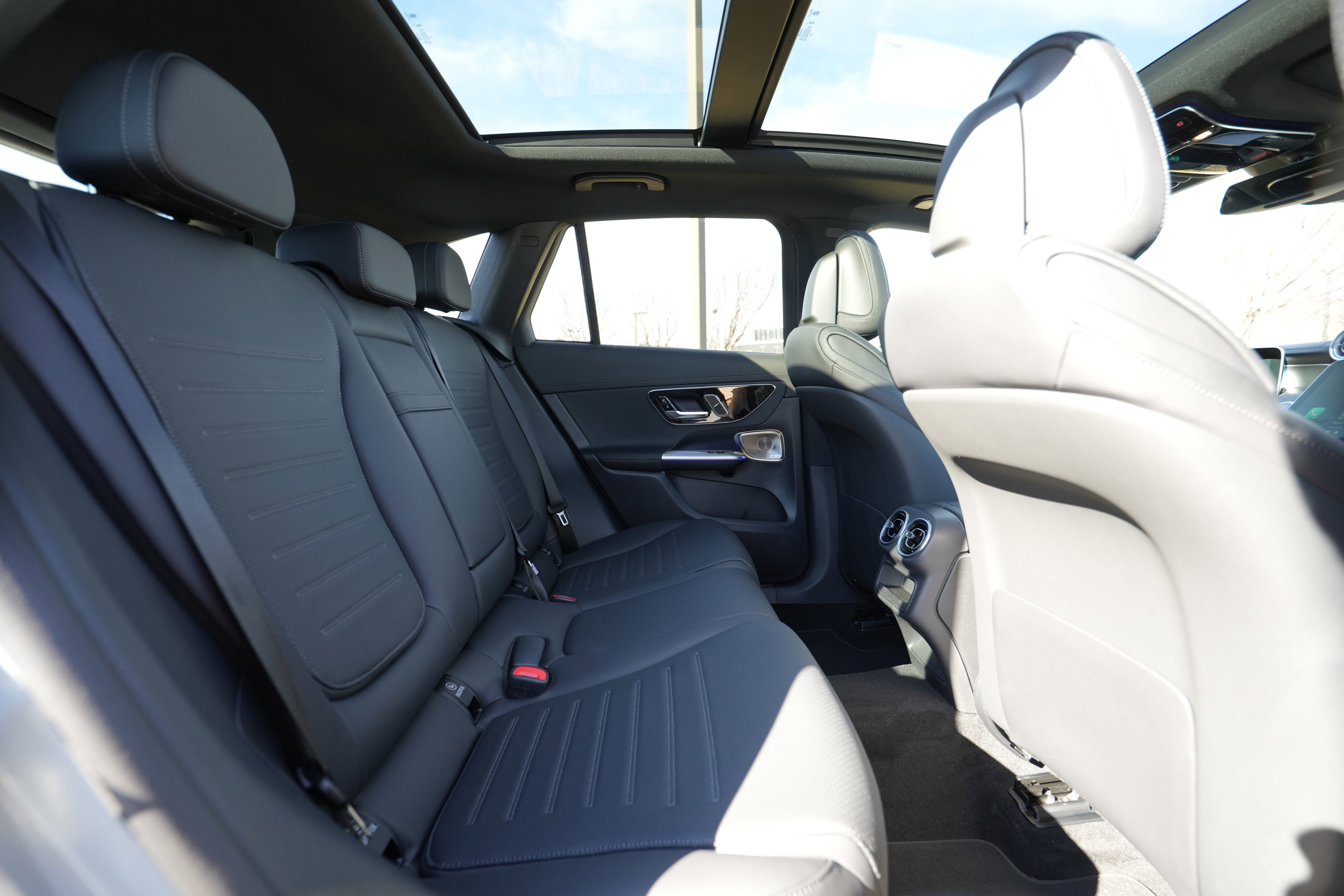 Certified Used 2026 MANUFAKTUR Alpine Gray Mercedes-Benz GLC 300 image 42
