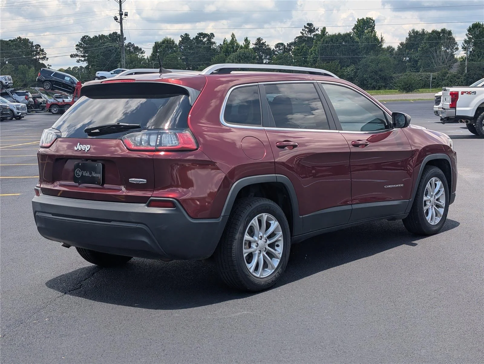 Used 2019 Velvet Red Pearlcoat Jeep Latitude image 5