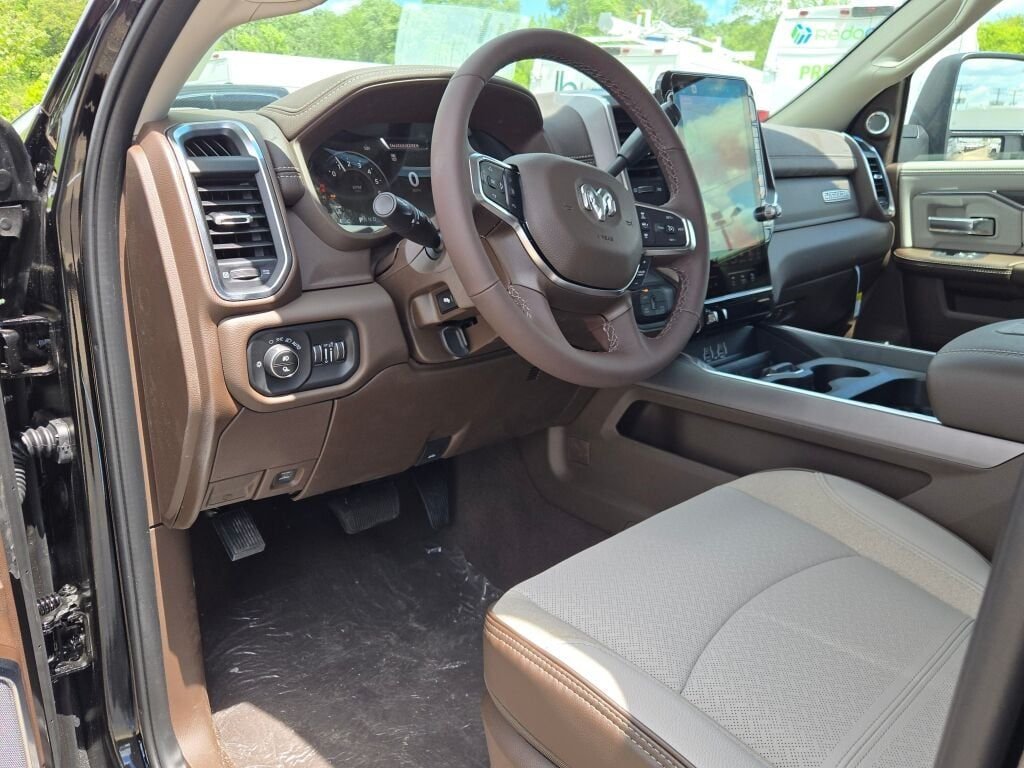 New 2026 Diamond Black Crystal Pearl-Coat Exterior Paint RAM Laramie image 2
