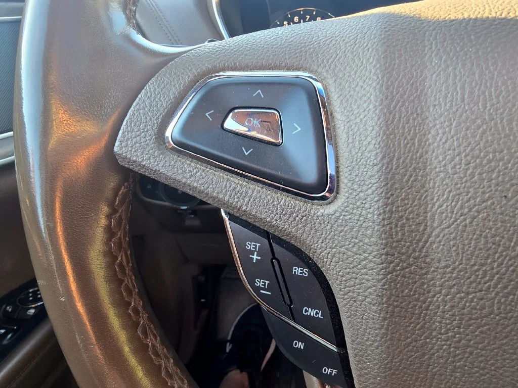 Used 2018 White Lincoln Reserve image 19